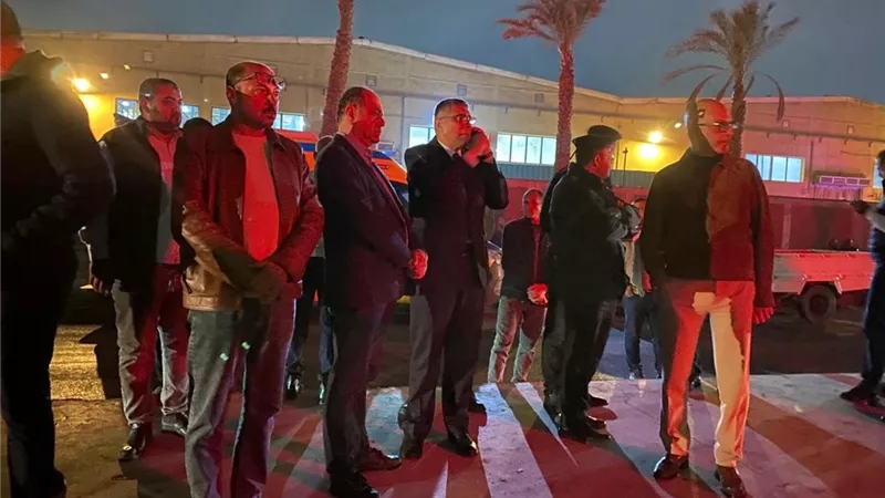 محافظ الجيزة يتابع إطفاء حريق مصنع الأخشاب بـ 6 أكتوبر