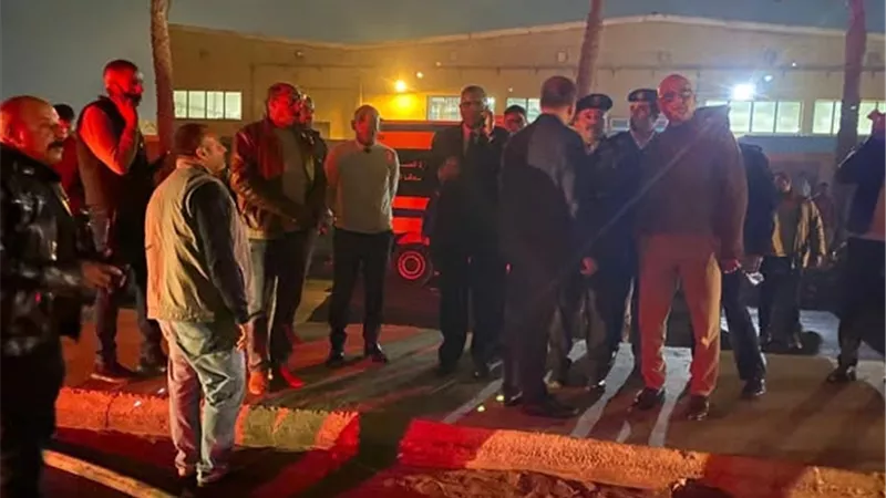 9 سيارات إطفاء.. محافظ الجيزة: نبذل أقصى جهد للسيطرة على حريق مصنع الأخشاب