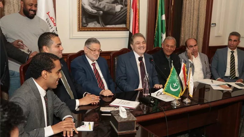 رئيس «الوفد» يستقبل محمد أنور السادات للتهنئة بفوزه برئاسة الحزب|تفاصيل 