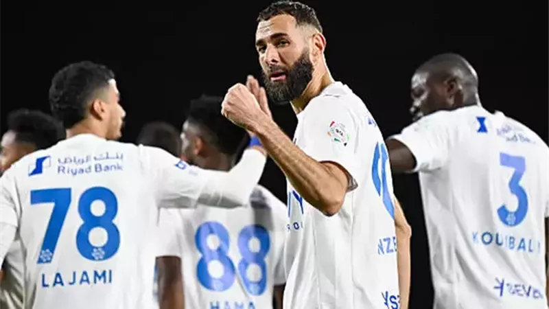 «هاتريك» لبنزيما.. الهلال يسحق الأخدود (6-0) في الدوري السعودي