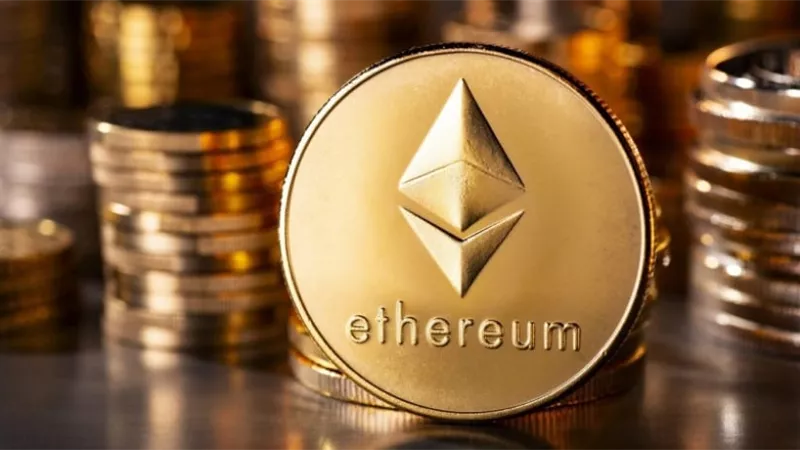 إيثر وبتكوين تهوي 10% وخسائر شهرية تتجاوز 20% للعملات المشفرة