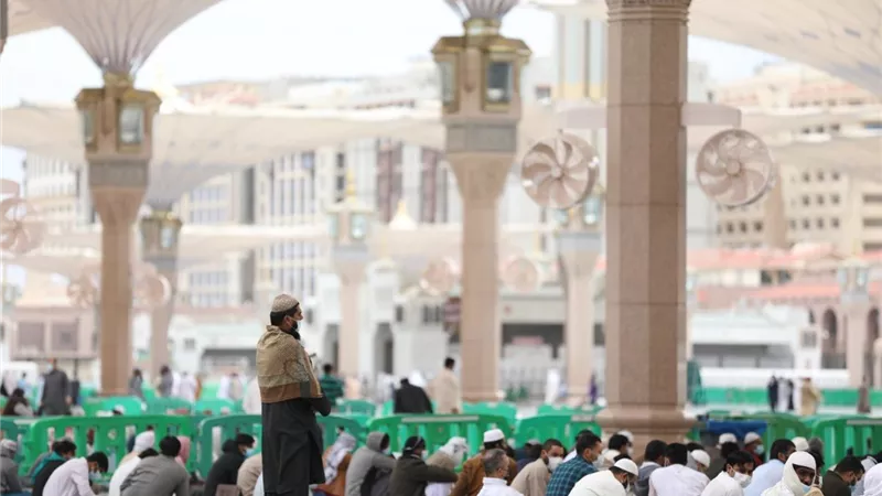 بث مباشر.. نقل شعائر صلاة الجمعة من الحرمين الشريفين