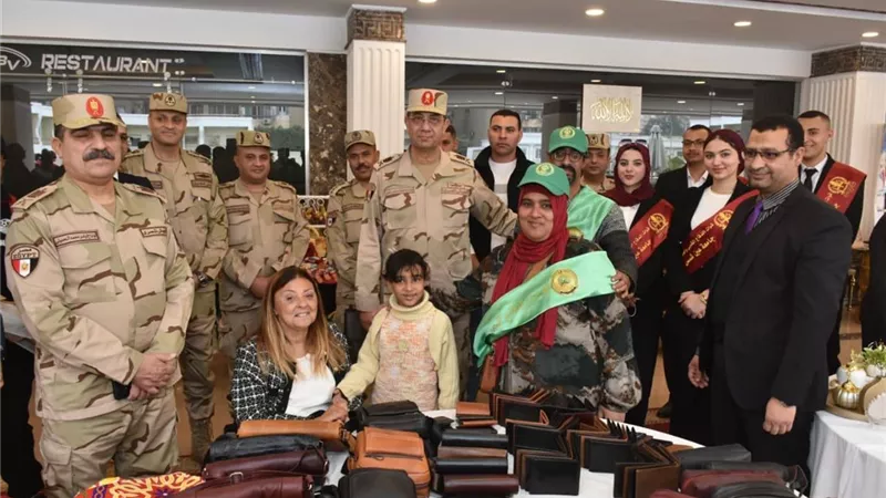 «ذوي الإعاقة» و«الدفاع الشعبي والعسكري» يفتتحان أول معرض للمشغولات