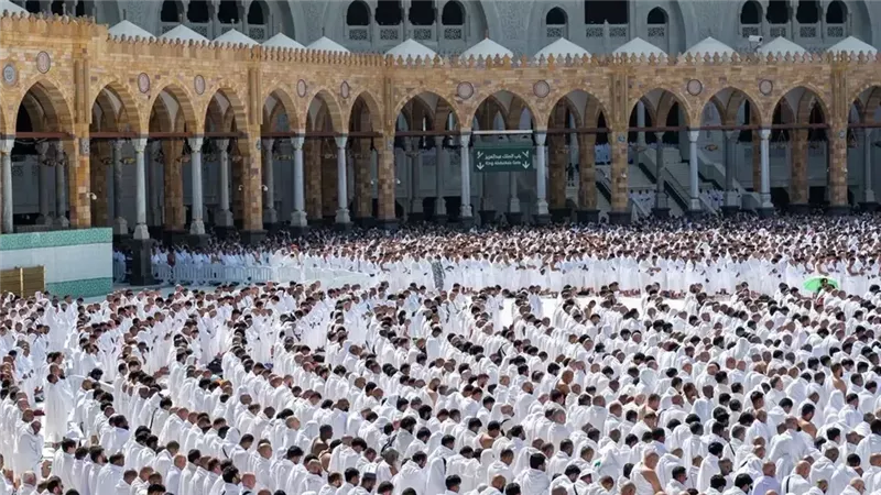 خطيب المسجد الحرام: الزهد في الدنيا يكون في 6 أشياء