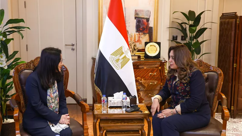منال عوض ونوجوتشي يستعرضان مشروعات التنمية المتكاملة بالصعيد