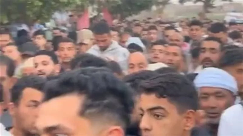 أهالي قرية الصواف بالبحيرة يشيعون جثمان صغير كوم حمادة|فيديو وصور