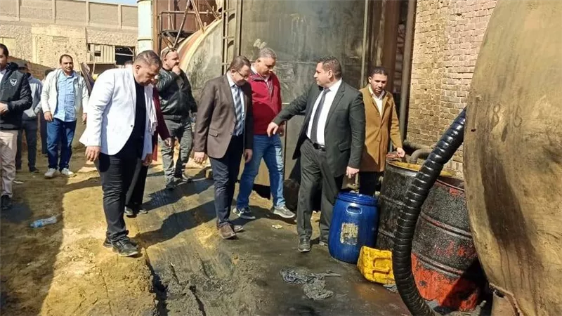 الجيزة: ضبط 99 طن زيوت سيارات مغشوشة و70 طن أسمدة مجهولة المصدر