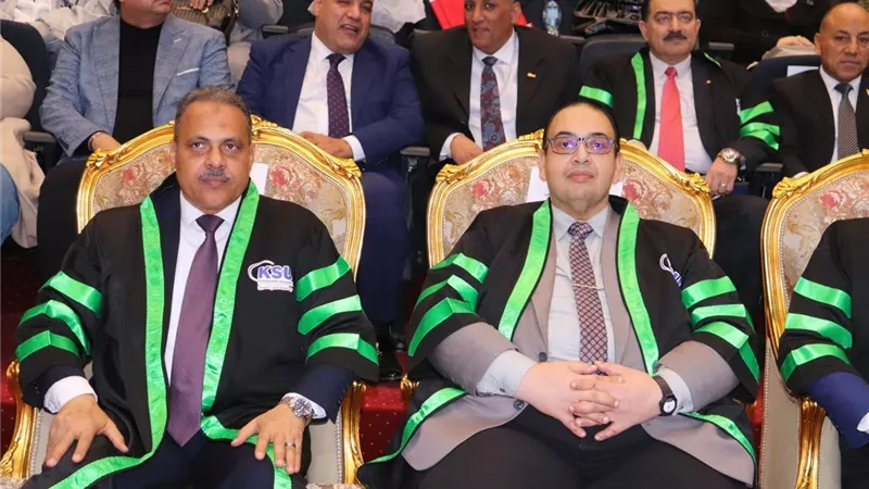 رئيس جامعة كفر الشيخ يشهد حفل تخريج الدفعة السادسة لكلية الطب