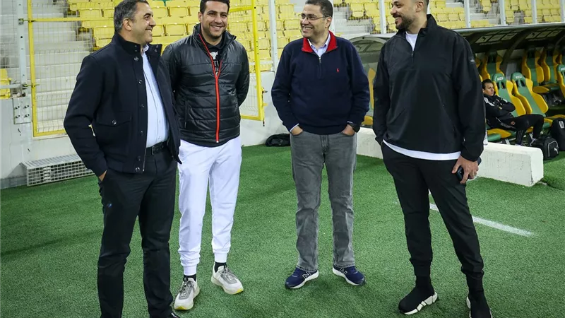 السفير المصري بالجزائر يؤازر الأهلي قبل مواجهة شبيبة القبائل