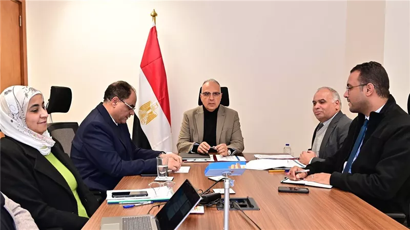 وزير الري يوجه بضرب التعديات وتوسيع «ممشى أهل مصر»
