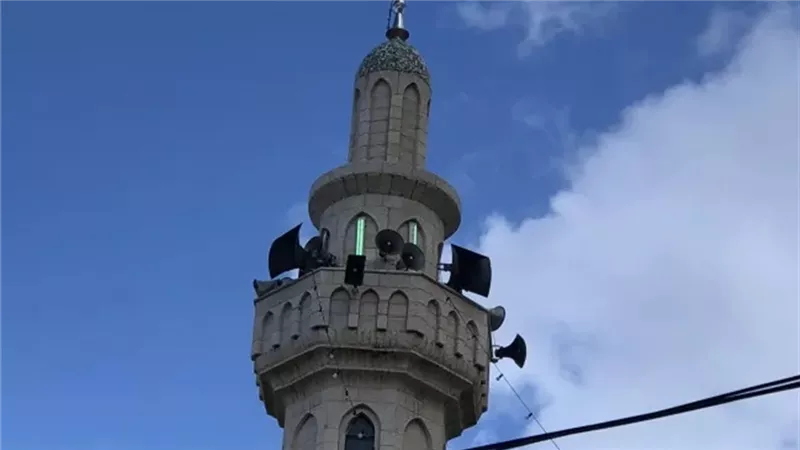لماذا طالبت نائبة البرلمان بمراجعة قرار مكبرات الصوت؟