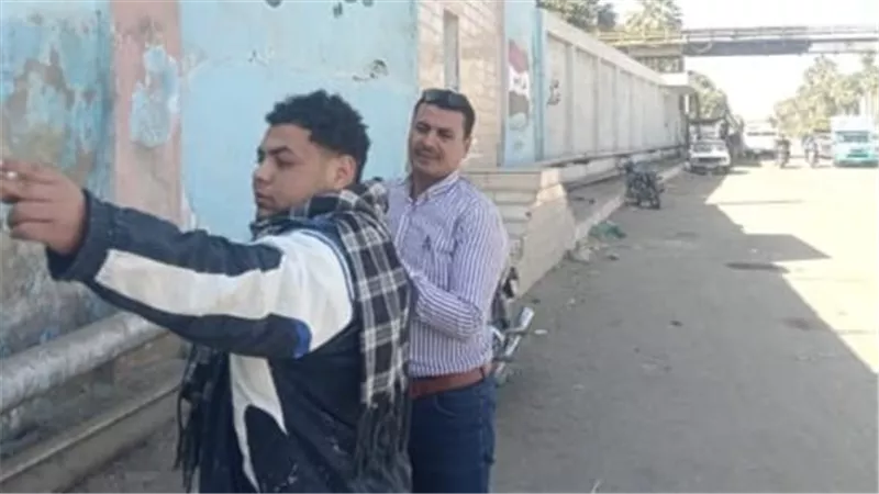 بجهود شبابية.. تركيب 45 كشاف إنارة ورفع مخلفات بقرية «هو» في قنا