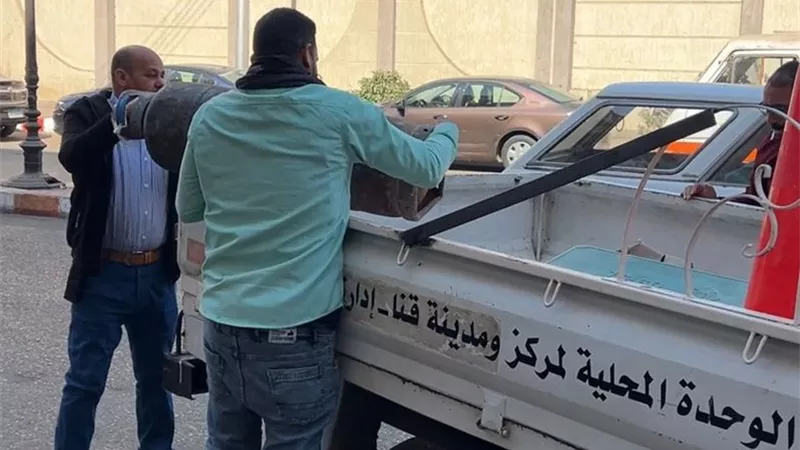 ضبط 35 مخالفة متنوعة خلال حملة إشغالات مكبرة على المحال بمدينة قنا