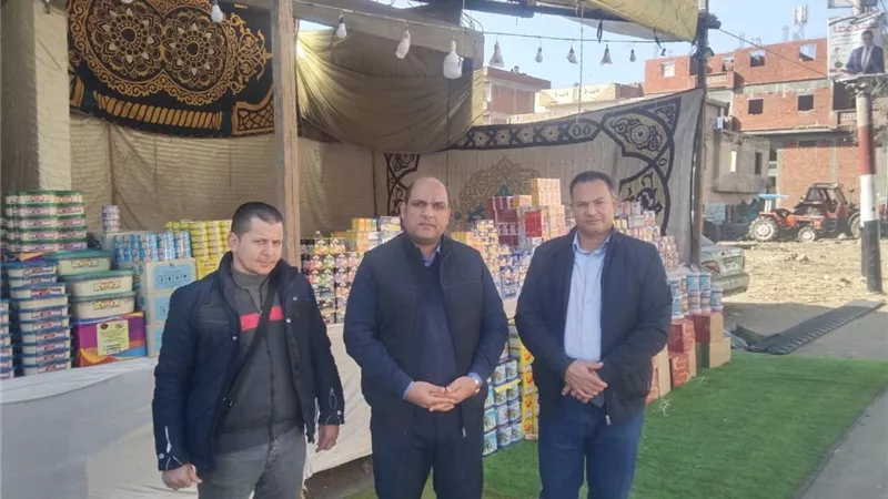رئيس مدينة دسوق يتفقد معرض 