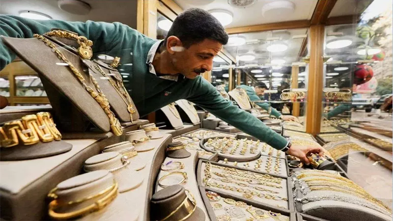 تفاصيل قرار الضرائب الجديد لمحلات الذهب.. والمصنعية تدخل حسابات الضرائب
