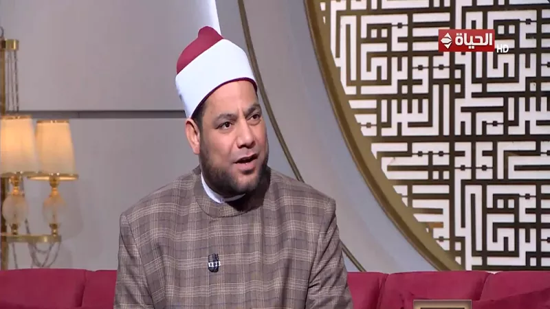 إمام مسجد عمرو بن العاص: توزيع الصلوات على اليوم دليل رحمة الله بعباده