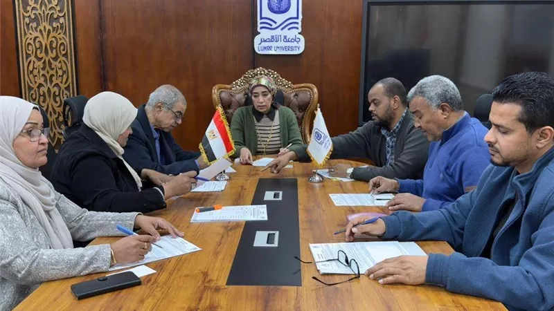 جامعة الأقصر تناقش فتح باب التقديم ببرامج دراسات عليا جديدة
