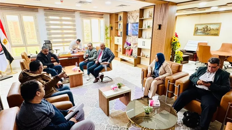 رئيس العبور الجديدة يتابع ملف تقنين الأراضي ويؤكد سرعة الإنجاز وفق الضوابط