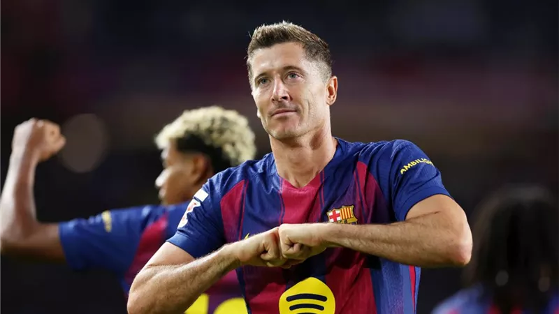 ليفاندوفسكي يحسم الشوط الأول لبرشلونة أمام ريال مايوركا في الليجا