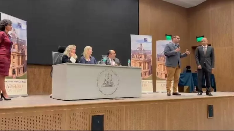 جامعة عين شمس تحصد المركز الثاني إقليميا وتتأهل لنهائيات مسابقة أكسفورد