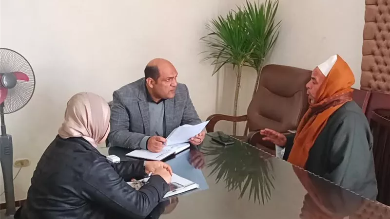 رئيس مدينة دسوق يلتقي المواطنين لحل مشكلاتهم 