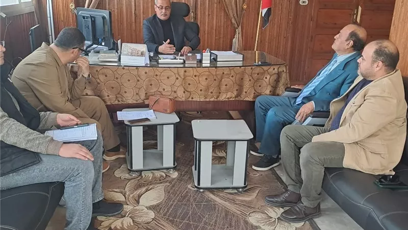 رئيس مدينة بلطيم يستمع لبعض مشاكل المواطنين في اللقاء الجماهيري