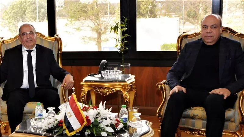 الحفني: مصر تواصل تطوير منظومة النقل الجوي وفق أعلى المعايير الدولية 