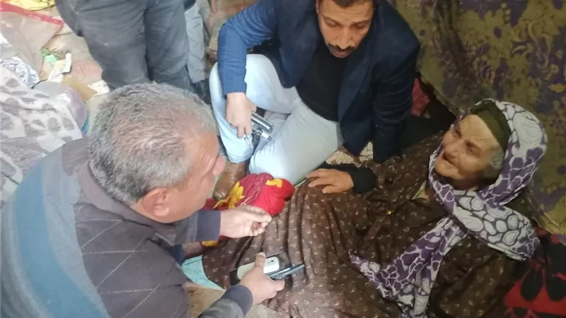 تقديم مساعدات عينية عاجلة للسيدة ضحية تعدي ابنتها في الشرقية|صور