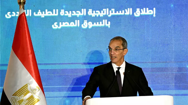 وزير الاتصالات: سداد قيمة صفقة الطيف الترددي بالعملة الأجنبية