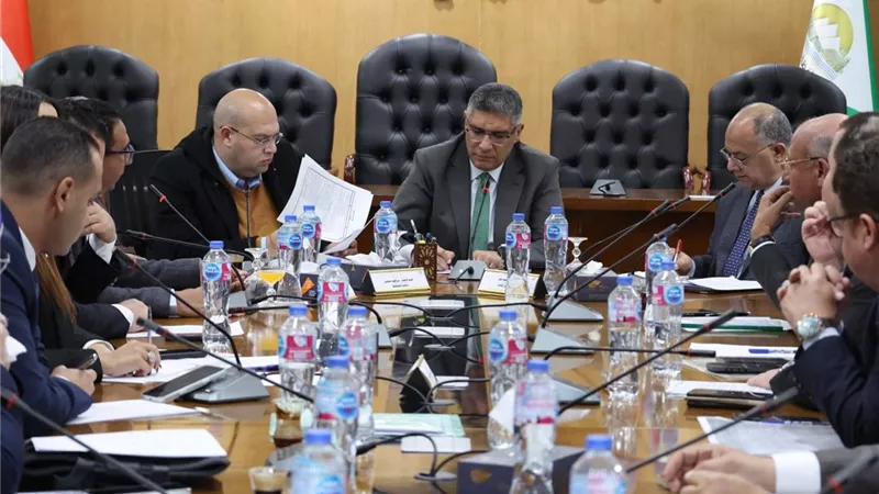 محافظ الجيزة يكشف خطط تطوير للطرق والمرافق والخدمات الصحية في الدوائر الـ6