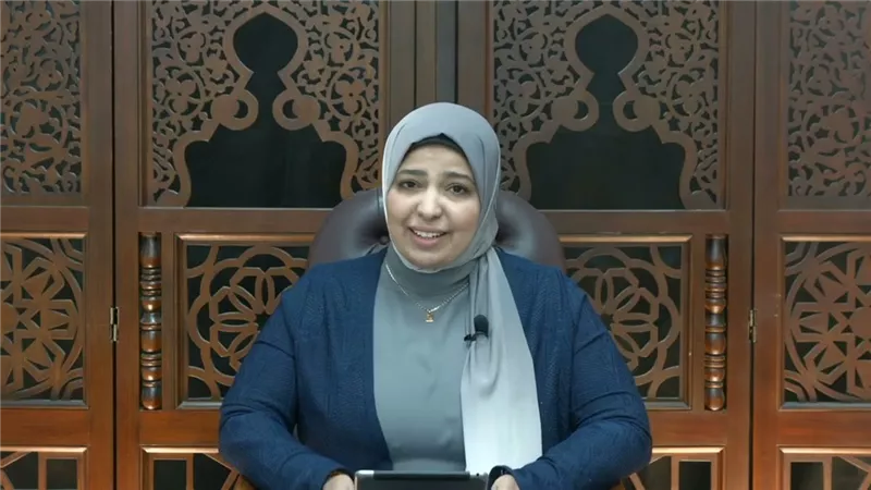 ما حكم الدين في تناول أدوية تأخير الدورة الشهرية لصيام رمضان كاملا؟