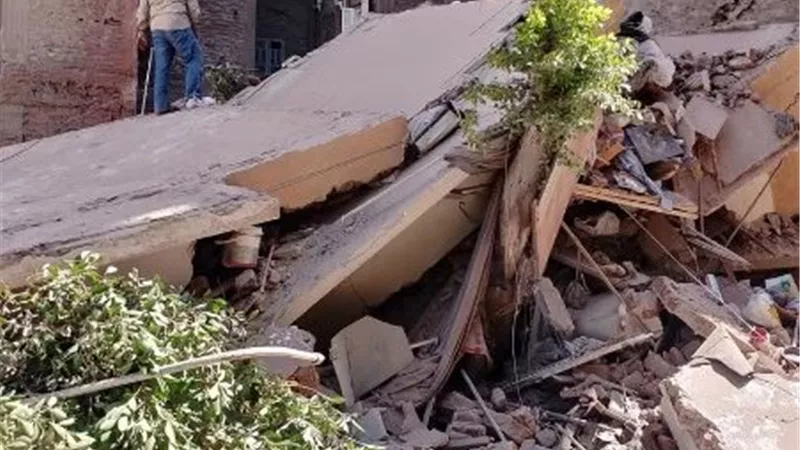 استغاثة عاجلة من أهالي مغاغة بالمنيا بعد سقوط برج سكنى 