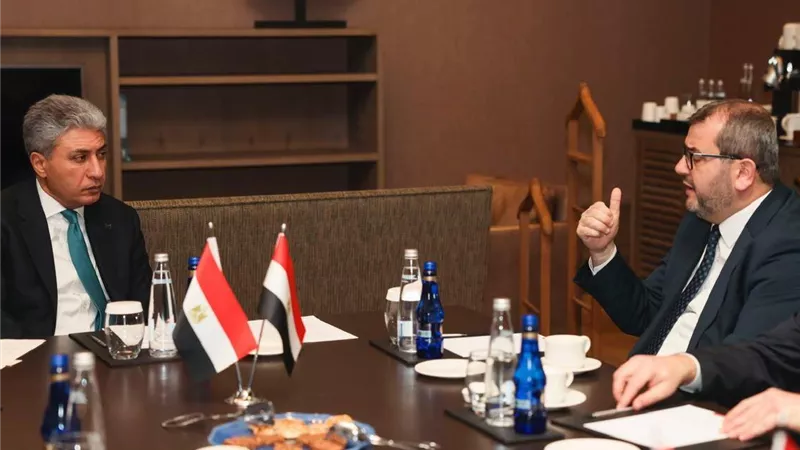  وزير السياحة يبدأ لقاءاته بتركيا باجتماعات مع شركات الطيران
