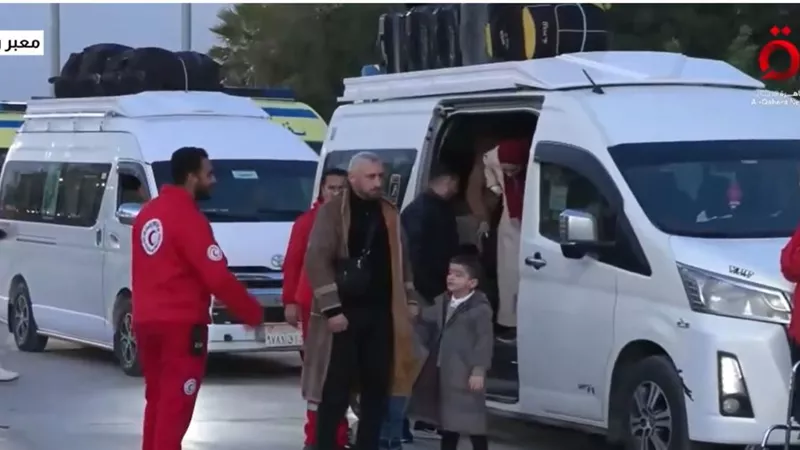 وصول الدفعة الخامسة من المتعافين الفلسطينيين إلى معبر رفح|فيديو 