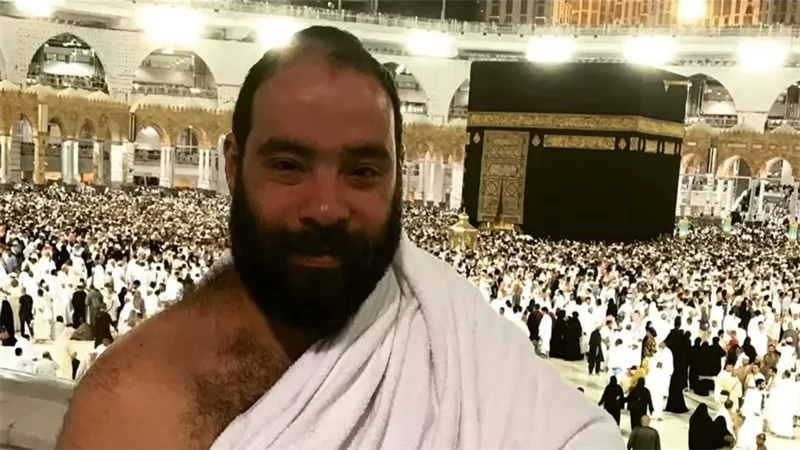 «والله ما أنا رادد».. تعليق مثير من وائل عوني على أخبار اعتناقه الإسلام