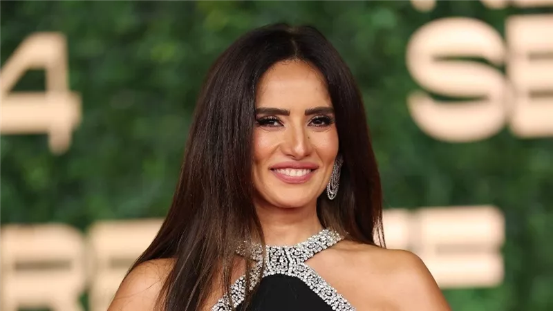 زينة تحتفل بعيد ميلادها وسط الأصدقاء: أحلى وأعز الناس|فيديو