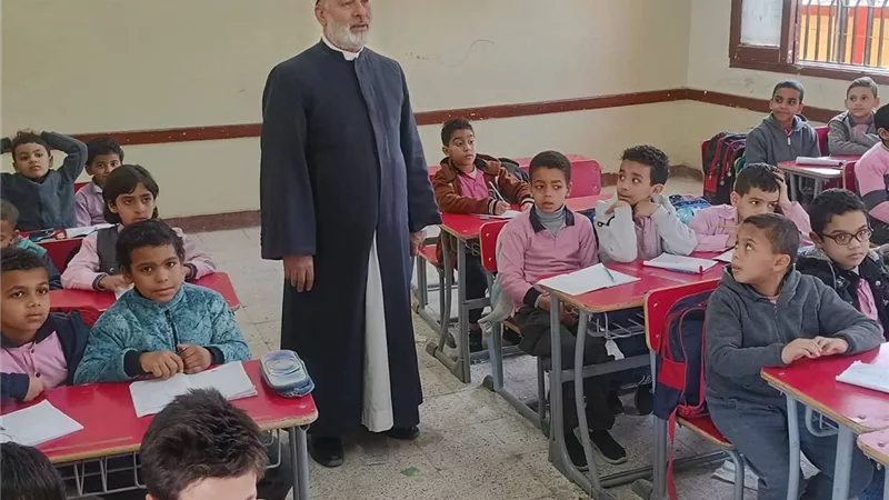 رئيس المنطقة الأزهرية يتفقد العملية التعليمية بمعاهد المراغة وسوهاج