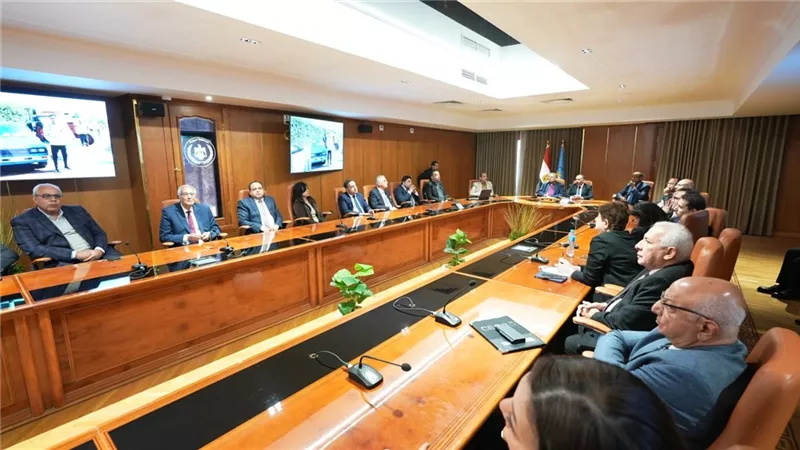 محافظ أسيوط ورئيس الطائفة الانجيلية يطلقان حزمة من المبادرات التنموية
