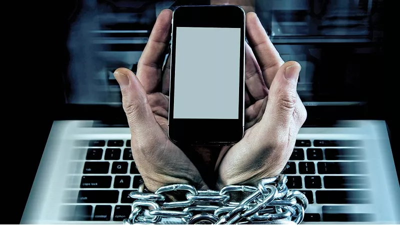 استشاري نفسي: التدخل العلاجي في مشكلة إدمان الإنترنت ضرورة ملحة|فيديو