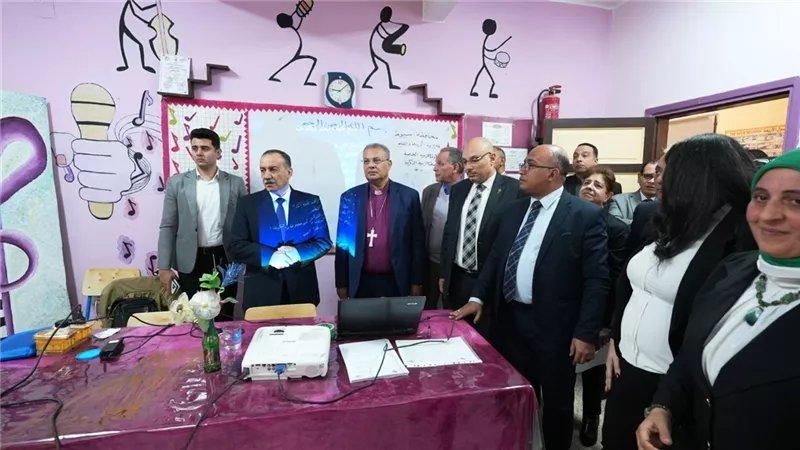 محافظ أسيوط ورئيس الإنجيلية يفتتحان أعمال تطوير مدرسة التربية الفكرية