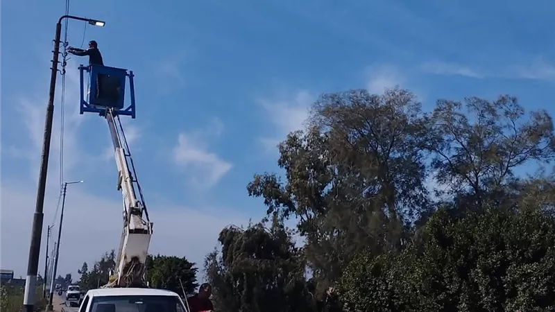 استمرار العمل بحملات صيانة الإنارة في كفر الشيخ  