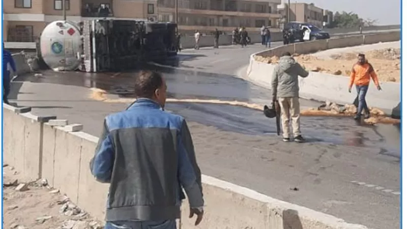 انقلاب سيارة نقل مواد بترولية بمحور حسب الله الكفراوي 