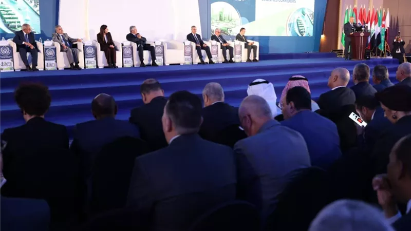 كامل الوزير يكشف خطة تطوير النقل البحري والموانئ ضمن رؤية مصر 2030