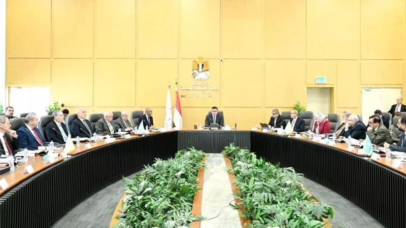 وزير الإسكان يعتمد موازنة 2025/2026 للقابضة للمياه