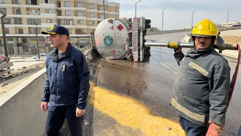 الحماية المدنية تواصل رفع آثار انقلاب ناقلة وقود بمحور حسب الله الكفراوي