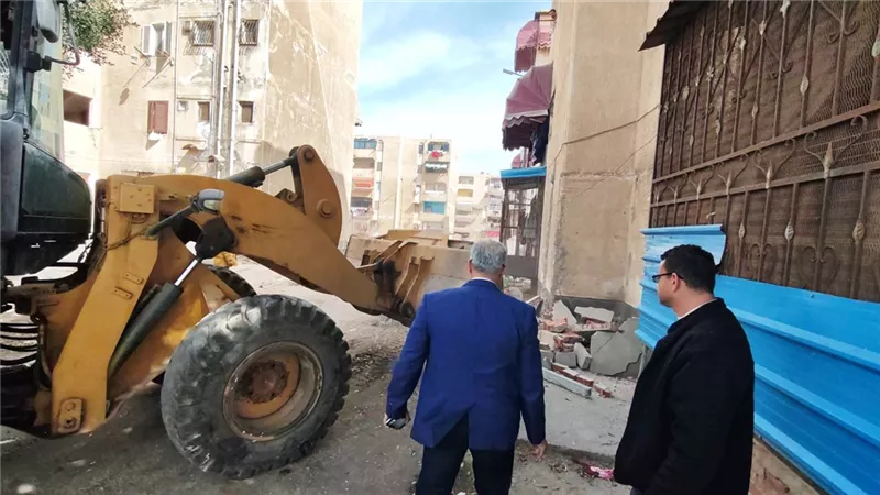 إزالة كشك و3 مخالفات بناء بعمارات منطقتي بن العاص وبن عبد العزيز ببورسعيد