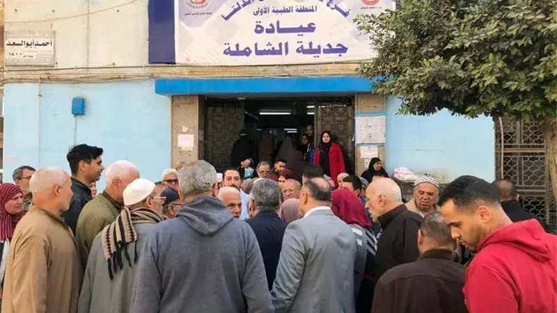 محافظ الدقهلية يتفقد عيادة التأمين الصحي بجديلة.. ويوجه باستمرار الانضباط