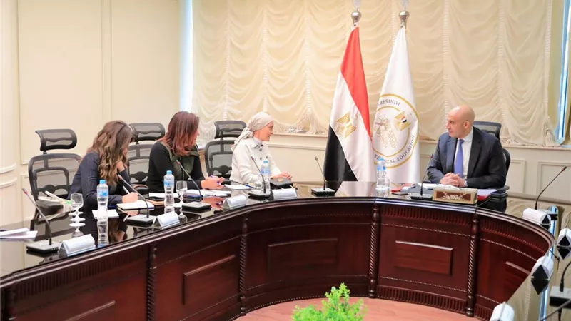  برامج التغذية المدرسية تتصدر مباحثات وزير التعليم مع مدير برنامج الأغذية 