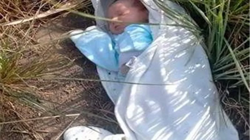 كشف غموض العثور على طفل رضيع حديث الولادة ملقى أمام مسجد بالشرقية