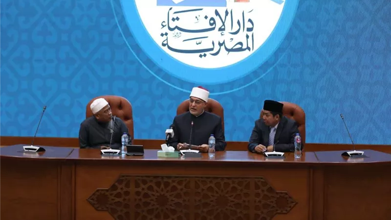 المفتي: الداعية ينبغي أن يكون حريصًا على الإحاطة بالعلم مستمسكًا بالوسطية 